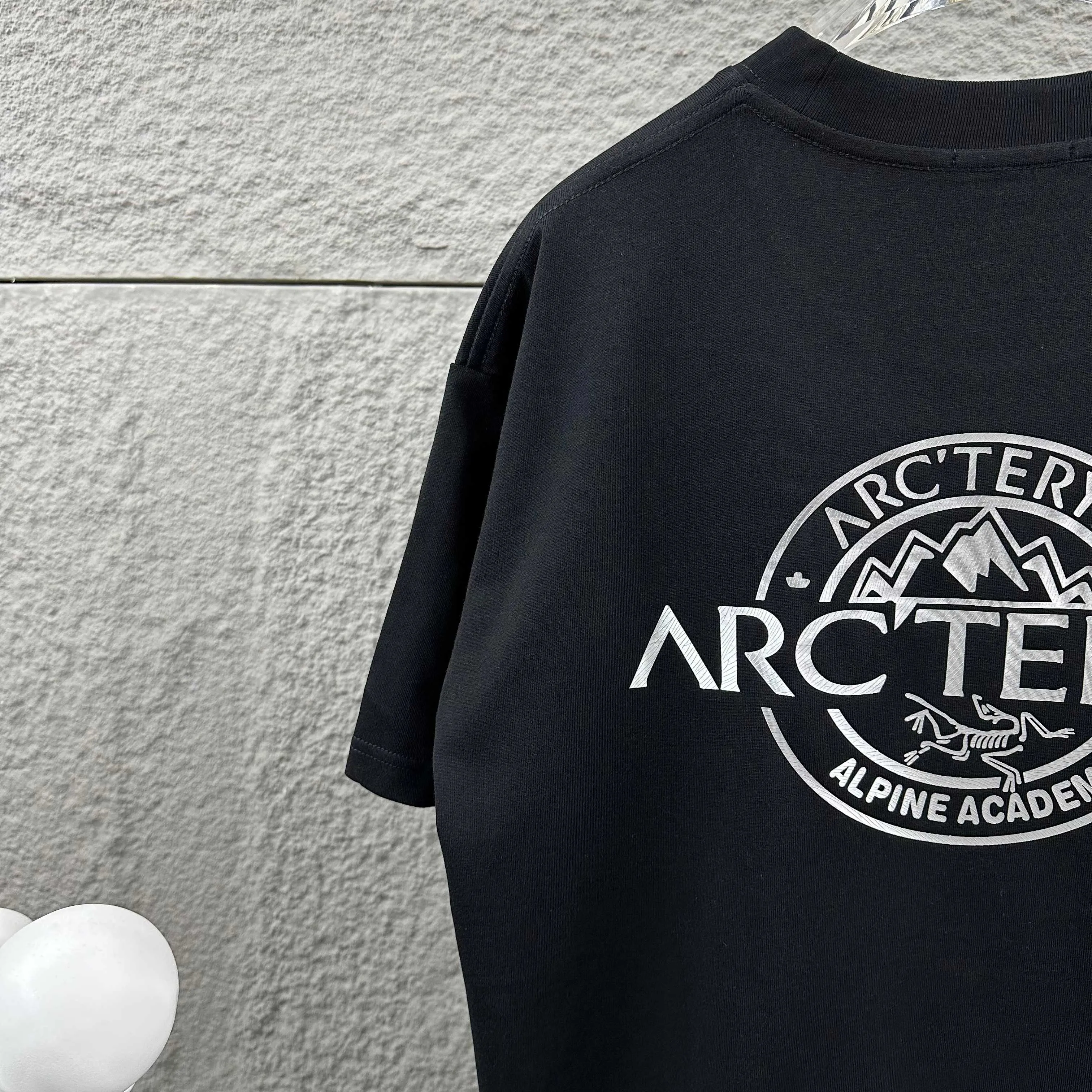 ARC'TERYX* * 2025 New Arrival Classic T Same Style Size： S （90-130 ） M （120-150 ） L （140-165 ） XL （160-180 ） XXL （180 ） ：Black White